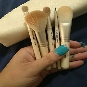 Mac makeup brush set